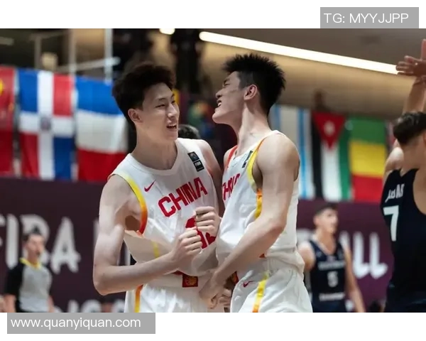 中国男篮迎战法国队全力争胜展现实力与团队精神